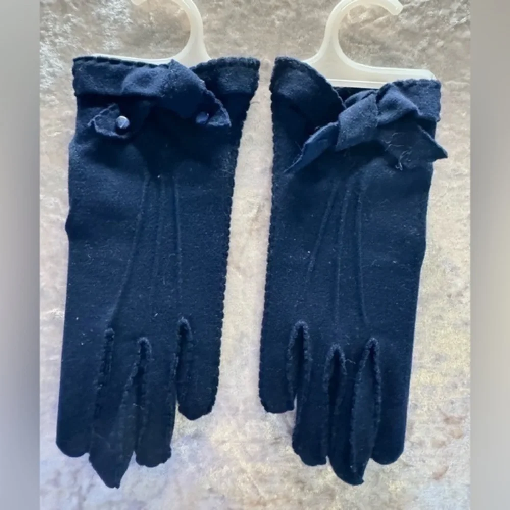 Vintage women’s gloves.